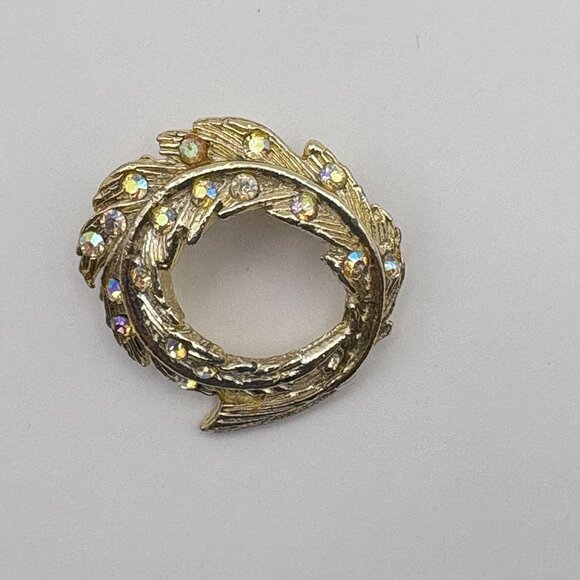 Vintage Circular Gold Tone Leaf Brooch Pin with Aurora Borealis Rhinestones - Picture 5 of 6